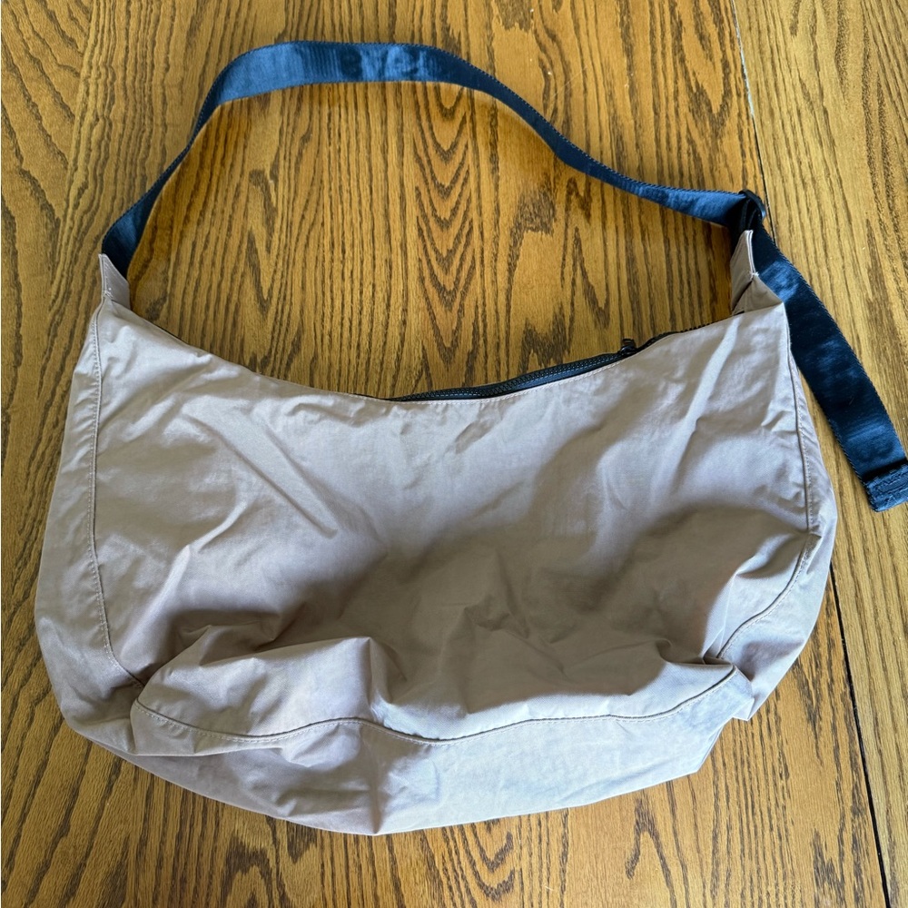 BAGGU LARGE CRESCENT